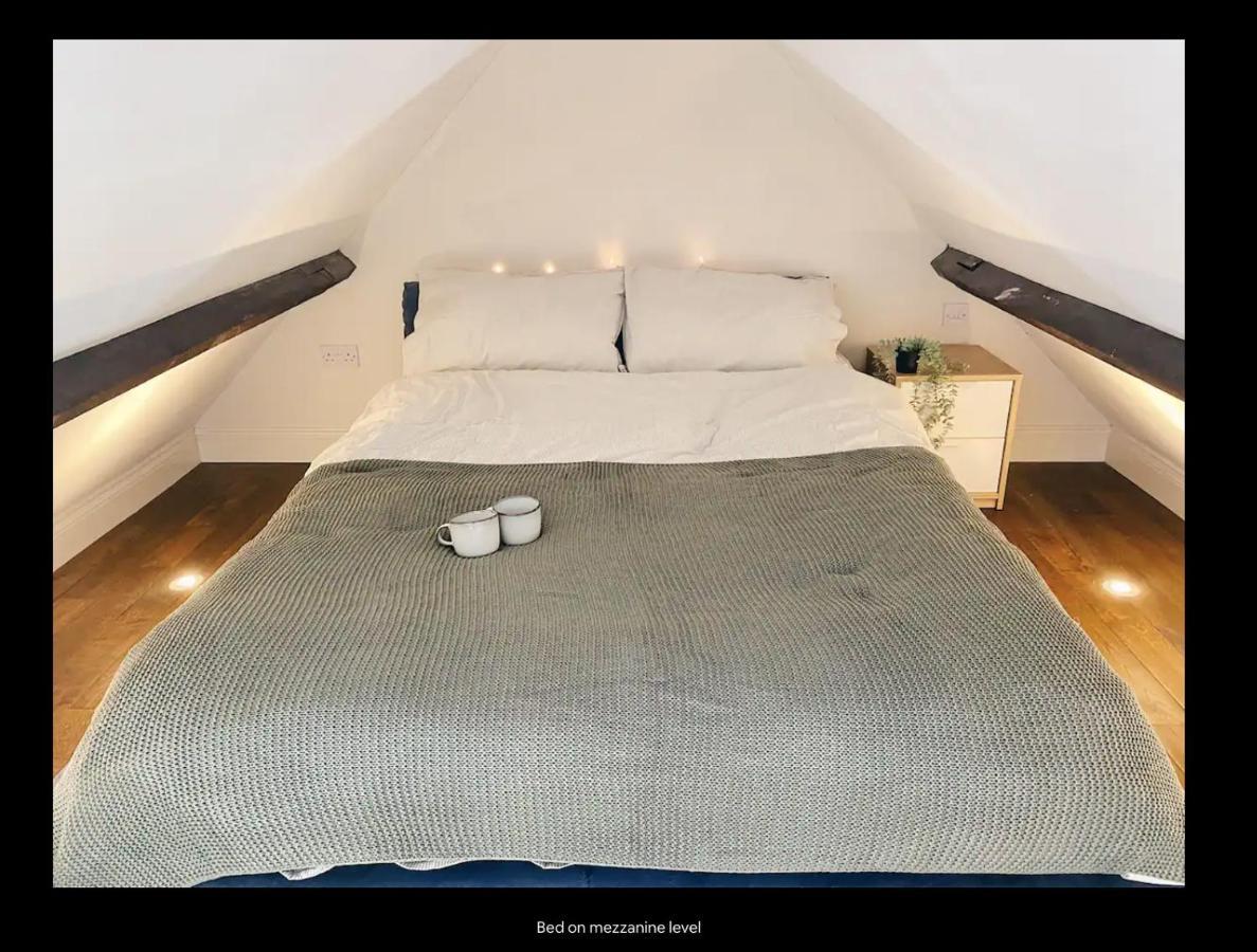 Mezzanine Studio Apartment Лондон Экстерьер фото