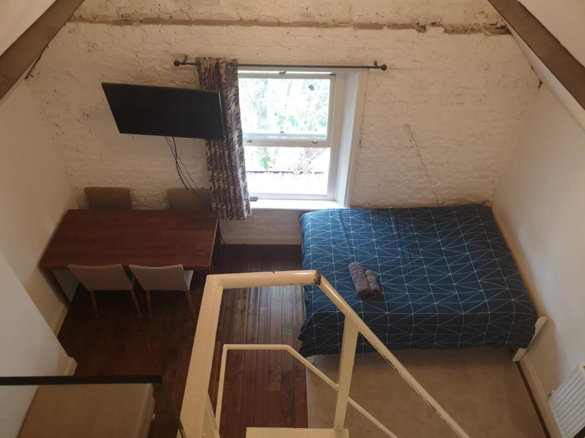 Mezzanine Studio Apartment Лондон Экстерьер фото