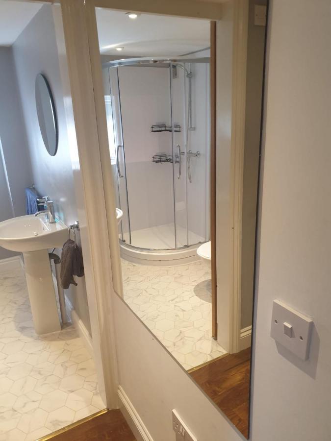 Mezzanine Studio Apartment Лондон Экстерьер фото