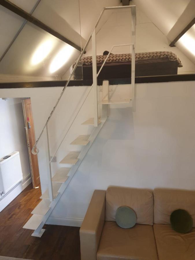 Mezzanine Studio Apartment Лондон Экстерьер фото