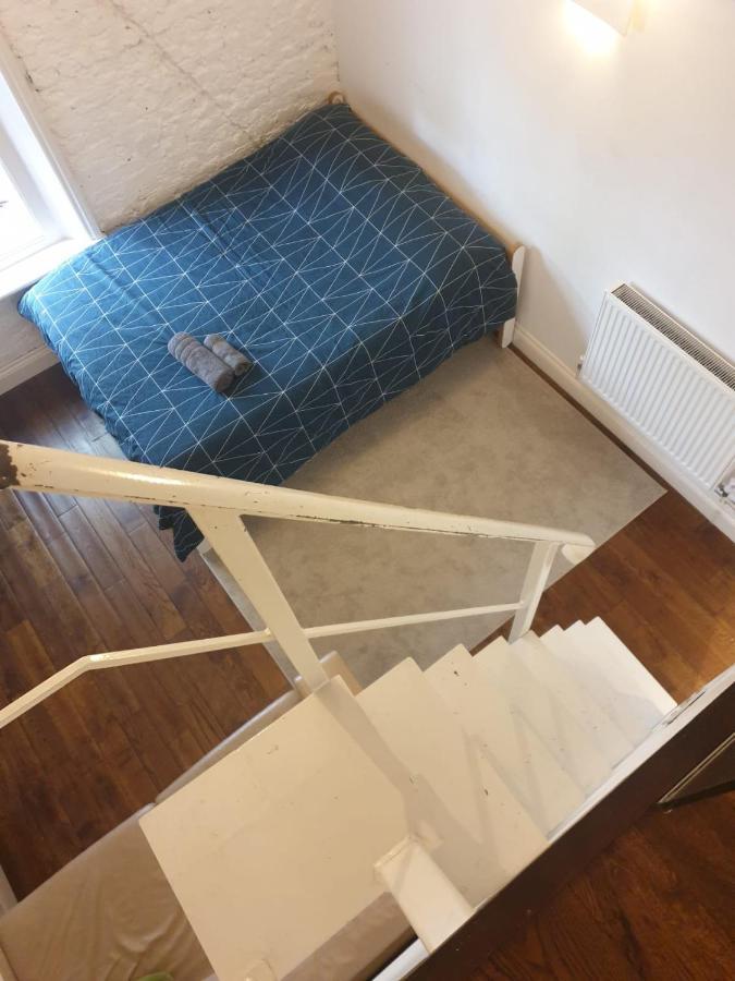 Mezzanine Studio Apartment Лондон Экстерьер фото