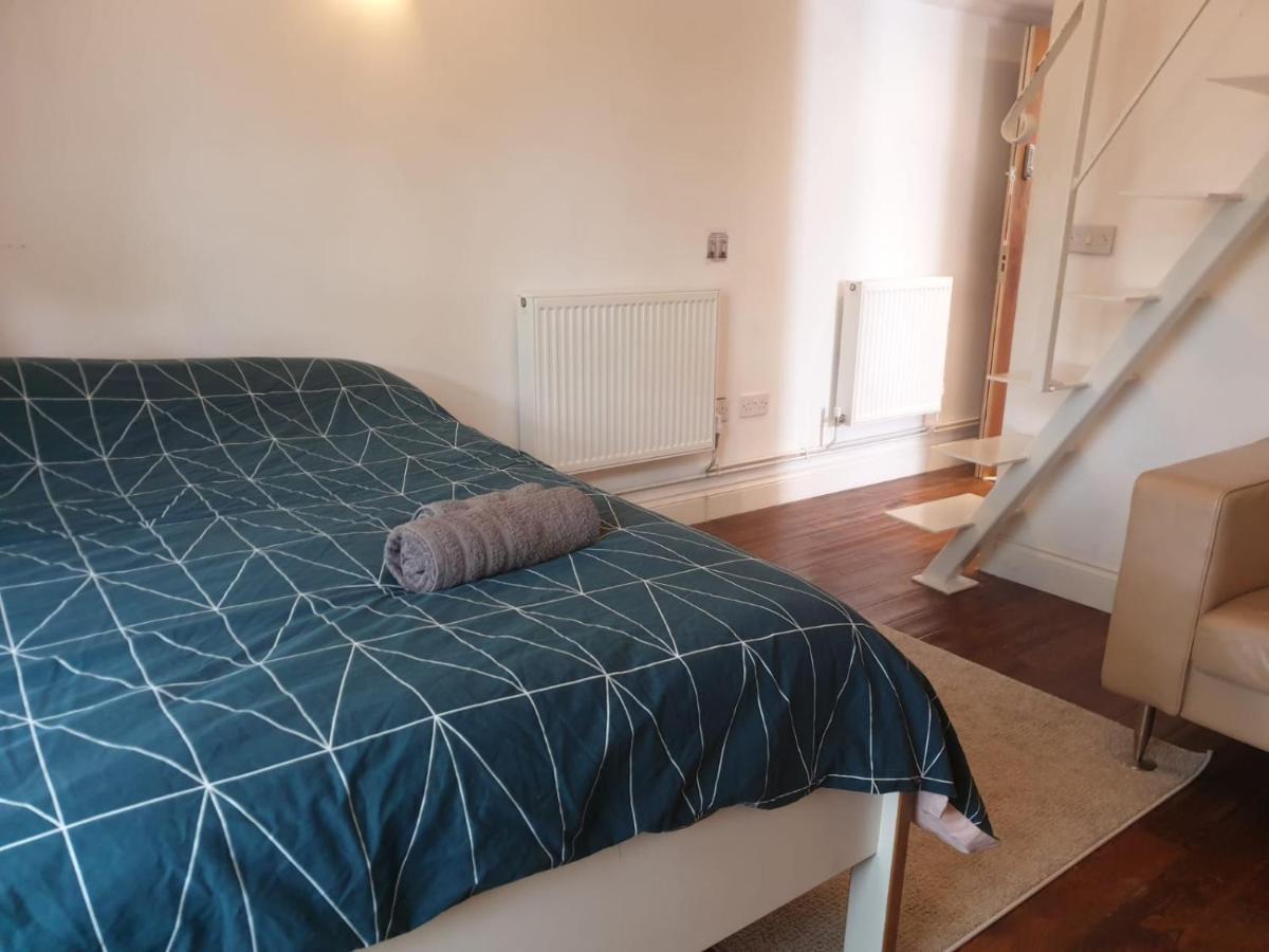 Mezzanine Studio Apartment Лондон Экстерьер фото
