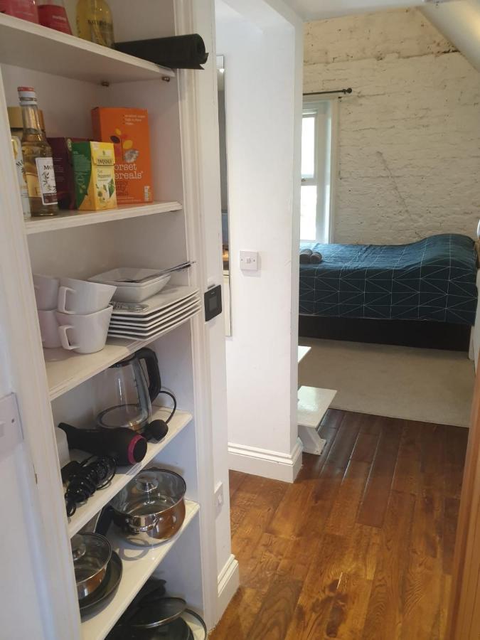 Mezzanine Studio Apartment Лондон Экстерьер фото